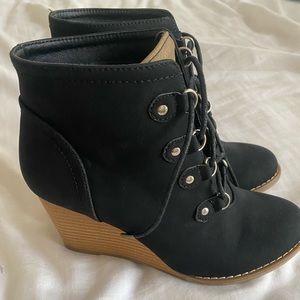 Brand new!! Nautica lace up booties